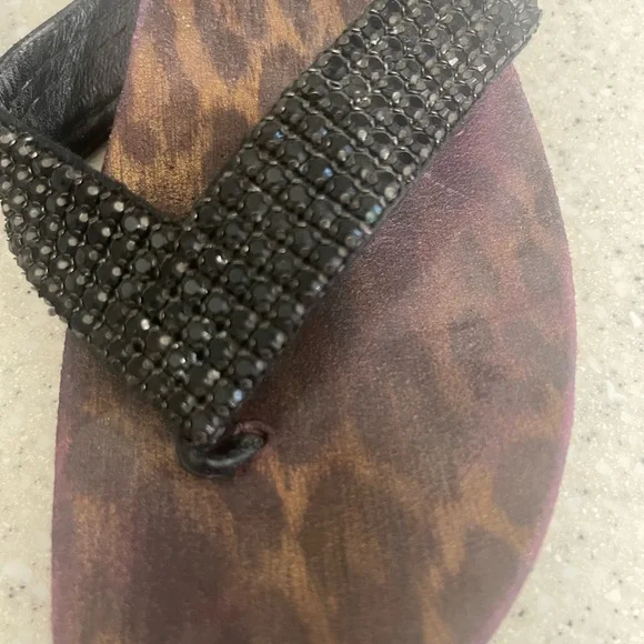 Pelle Moda Black Rhinestone Thing Flop Flop Sandal size 7.5 - Picture 3 of 10